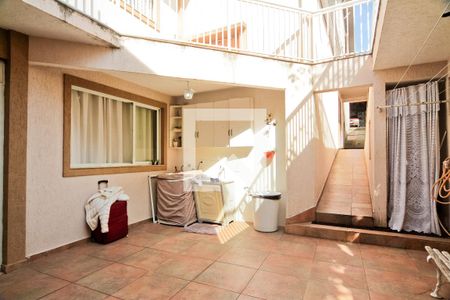 Casa à venda com 320m², 8 quartos e 3 vagasCasa 3 - área de serviço