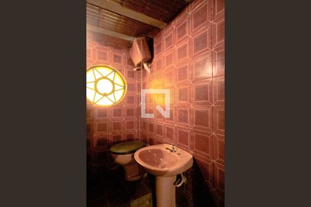 Casa à venda com 320m², 8 quartos e 3 vagasBanheiro de serviço