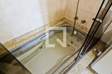 Casa à venda com 320m², 8 quartos e 3 vagasBanheiro