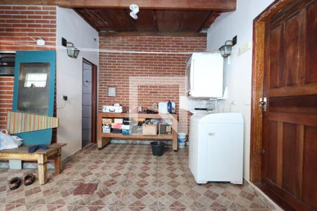 Casa à venda com 300m², 3 quartos e 4 vagas Casa à venda com 300m², 3 quartos e 4 vagasLavanderia
