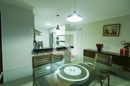 Casa à venda com 170m², 4 quartos e 2 vagas Casa à venda com 170m², 4 quartos e 2 vagasCozinha