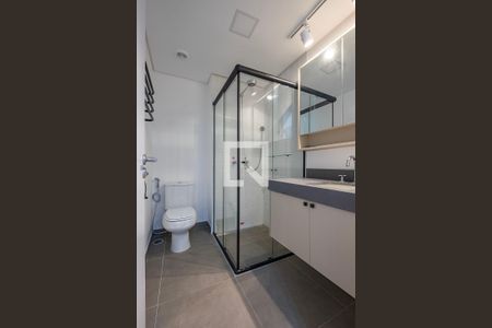 Banheiro de kitnet/studio para alugar com 1 quarto, 28m² em Jardim das Bandeiras, São Paulo