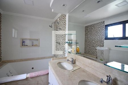 Apartamento à venda com 238m², 4 quartos e 4 vagasBanheiro da Suíte 2