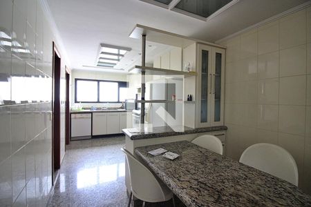Apartamento à venda com 238m², 4 quartos e 4 vagasCopa