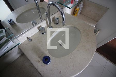 Apartamento à venda com 238m², 4 quartos e 4 vagasBanheiro da Suíte 3