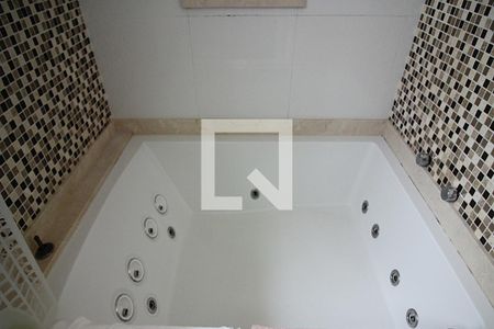 Apartamento à venda com 238m², 4 quartos e 4 vagasBanheiro da Suíte 2