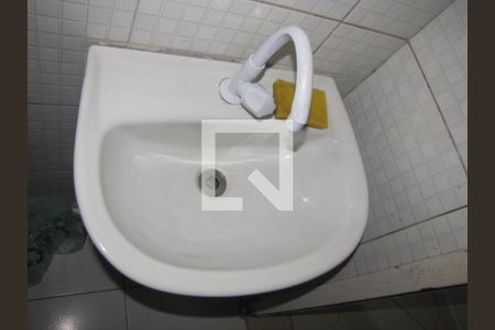 Banheiro de casa para alugar com 1 quarto, 32m² em Jardim Três Marias, São Paulo