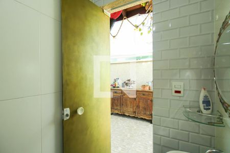 Casa de condomínio à venda com 190m², 3 quartos e 2 vagas Casa de condomínio à venda com 190m², 3 quartos e 2 vagasBanheiro da área gourmet