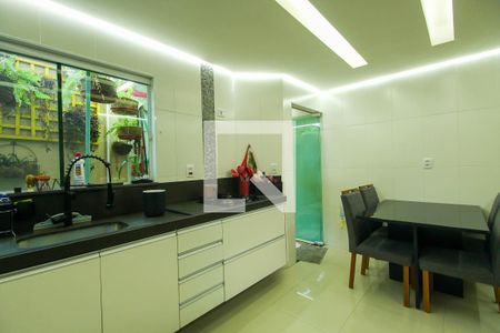 Casa de condomínio à venda com 190m², 3 quartos e 2 vagas Casa de condomínio à venda com 190m², 3 quartos e 2 vagasCozinha