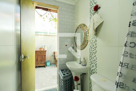 Casa de condomínio à venda com 190m², 3 quartos e 2 vagas Casa de condomínio à venda com 190m², 3 quartos e 2 vagasBanheiro da área gourmet