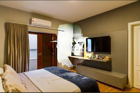 Casa à venda com 645m², 5 quartos e 3 vagas
