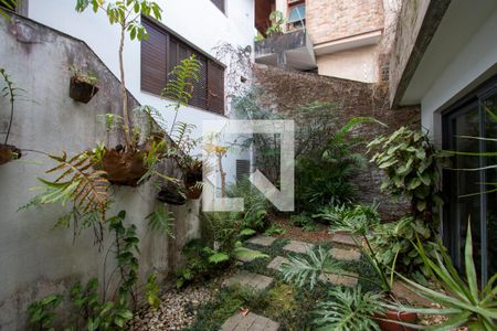 Casa à venda com 261m², 4 quartos e 4 vagasQuintal dos Fundos