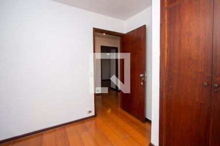 Casa à venda com 261m², 4 quartos e 4 vagasQuarto 2