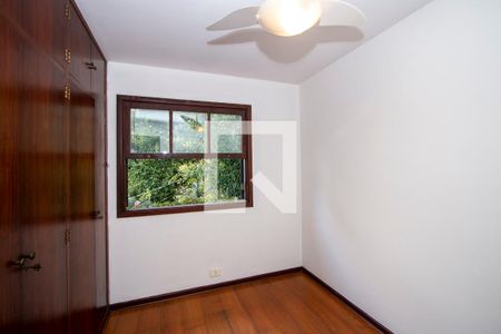 Casa à venda com 261m², 4 quartos e 4 vagasQuarto 2