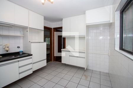 Casa à venda com 261m², 4 quartos e 4 vagasCozinha