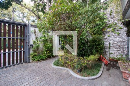 Casa à venda com 261m², 4 quartos e 4 vagasQuintal