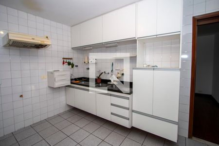 Casa à venda com 261m², 4 quartos e 4 vagasCozinha