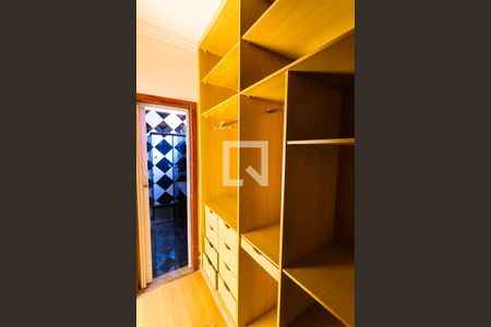 Apartamento à venda com 200m², 4 quartos e 1 vagaCloset