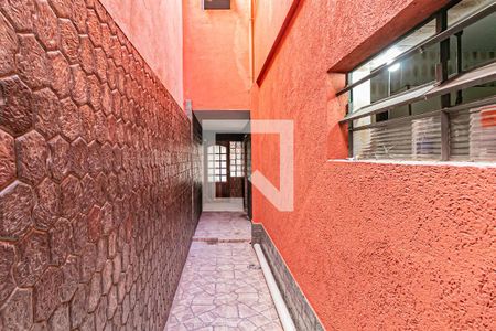 Casa à venda com 130m², 2 quartos e 2 vagas Casa à venda com 130m², 2 quartos e 2 vagasCorredor lateral