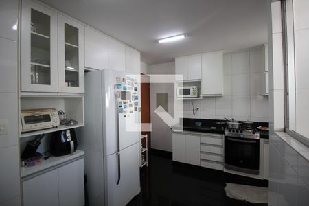Apartamento à venda com 200m², 4 quartos e 3 vagasCozinha e Área de Serviço