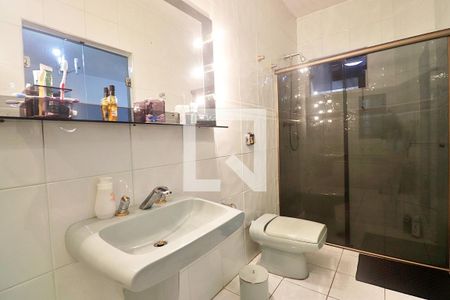 Casa à venda com 235m², 3 quartos e 4 vagasBanheiro do Quarto 1 - Suíte