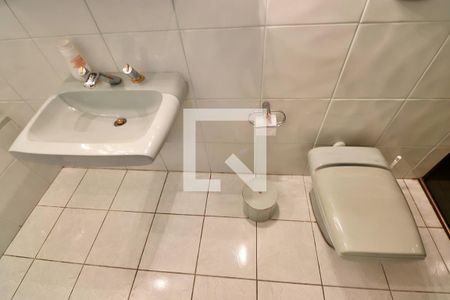 Casa à venda com 235m², 3 quartos e 4 vagasBanheiro do Quarto 1 - Suíte