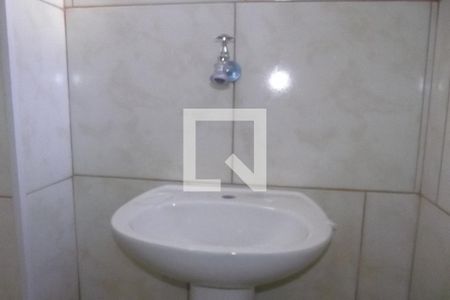 Banheiro de kitnet/studio para alugar com 1 quarto, 35m² em Pilares, Rio de Janeiro