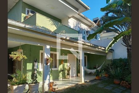 Casa à venda com 188m², 4 quartos e 4 vagas Casa à venda com 188m², 4 quartos e 4 vagasVaranda