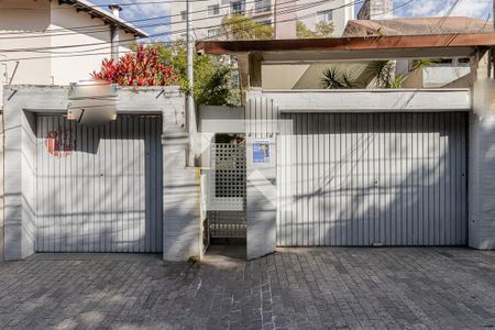 Casa à venda com 250m², 3 quartos e 2 vagas Casa à venda com 250m², 3 quartos e 2 vagasFachada
