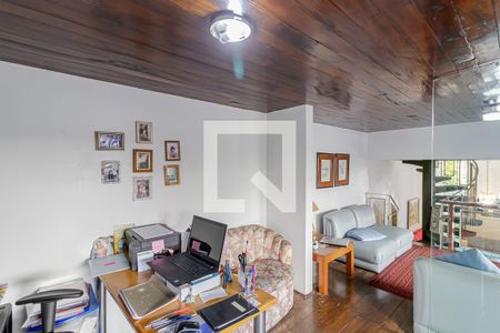 Casa à venda com 250m², 3 quartos e 2 vagas Casa à venda com 250m², 3 quartos e 2 vagasEscritório