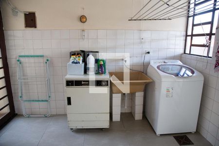 Casa à venda com 170m², 4 quartos e 2 vagas Casa à venda com 170m², 4 quartos e 2 vagasÁrea de Serviço