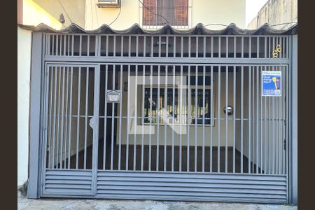 Casa à venda com 170m², 4 quartos e 2 vagas Casa à venda com 170m², 4 quartos e 2 vagasFachada