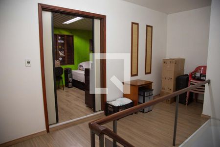 Casa à venda com 170m², 4 quartos e 2 vagas Casa à venda com 170m², 4 quartos e 2 vagasCorredor