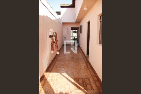 Casa à venda com 300m², 3 quartos e 2 vagas Casa à venda com 300m², 3 quartos e 2 vagasCorredor