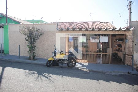 Casa à venda com 300m², 3 quartos e 2 vagas Casa à venda com 300m², 3 quartos e 2 vagasFrente casa