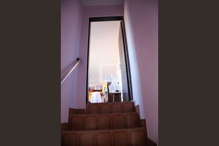 Casa à venda com 300m², 3 quartos e 2 vagas Casa à venda com 300m², 3 quartos e 2 vagasEdicula- Escada