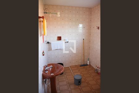 Casa à venda com 300m², 3 quartos e 2 vagas Casa à venda com 300m², 3 quartos e 2 vagasEdicula banheiro