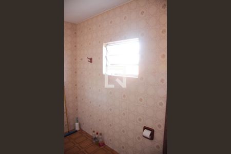 Casa à venda com 300m², 3 quartos e 2 vagas Casa à venda com 300m², 3 quartos e 2 vagasEdicula banheiro