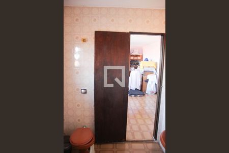 Casa à venda com 300m², 3 quartos e 2 vagas Casa à venda com 300m², 3 quartos e 2 vagasEdicula banheiro