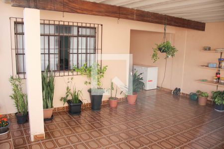 Casa à venda com 300m², 3 quartos e 2 vagas Casa à venda com 300m², 3 quartos e 2 vagasGaragem