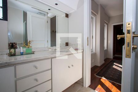 Apartamento à venda com 210m², 4 quartos e 4 vagasBanheiro da Suíte 1