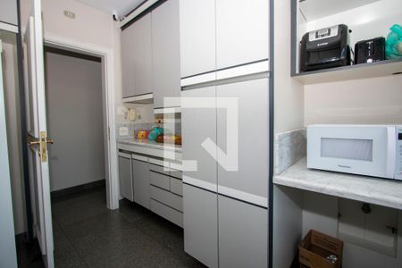 Apartamento à venda com 210m², 4 quartos e 4 vagasCozinha