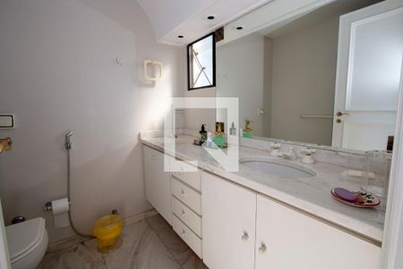 Apartamento à venda com 210m², 4 quartos e 4 vagasBanheiro da Suíte 1
