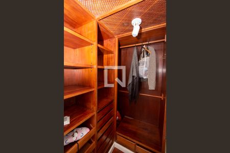 Apartamento à venda com 210m², 4 quartos e 4 vagasCloset da Suíte 1
