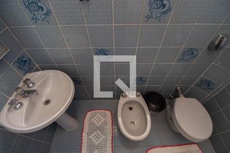 Casa à venda com 190m², 4 quartos e 3 vagas Casa à venda com 190m², 4 quartos e 3 vagasBanheiro Social