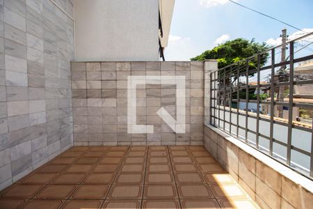 Casa à venda com 190m², 4 quartos e 3 vagas Casa à venda com 190m², 4 quartos e 3 vagasSuíte 1 - Varanda