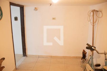Casa à venda com 406m², 6 quartos e 3 vagas Casa à venda com 406m², 6 quartos e 3 vagasQuarto 5