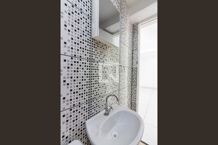 Banheiro de casa para alugar com 1 quarto, 35m² em Santo Antônio, Osasco