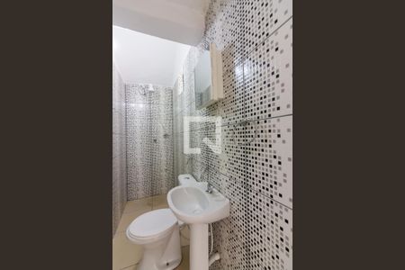 Banheiro de casa para alugar com 1 quarto, 35m² em Santo Antônio, Osasco