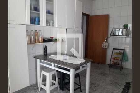 Casa à venda com 320m², 2 quartos e 2 vagas